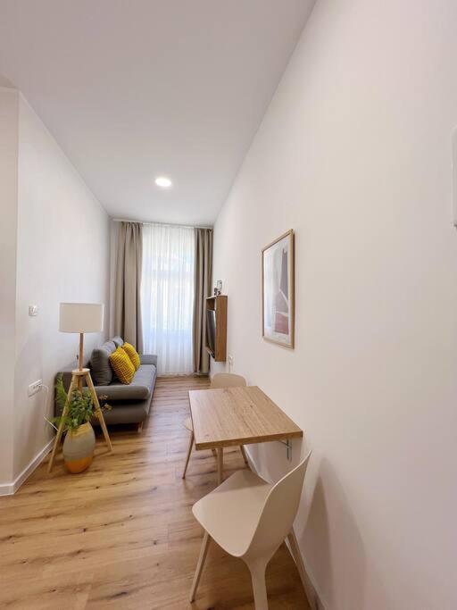 Chariming And Comfy Studio